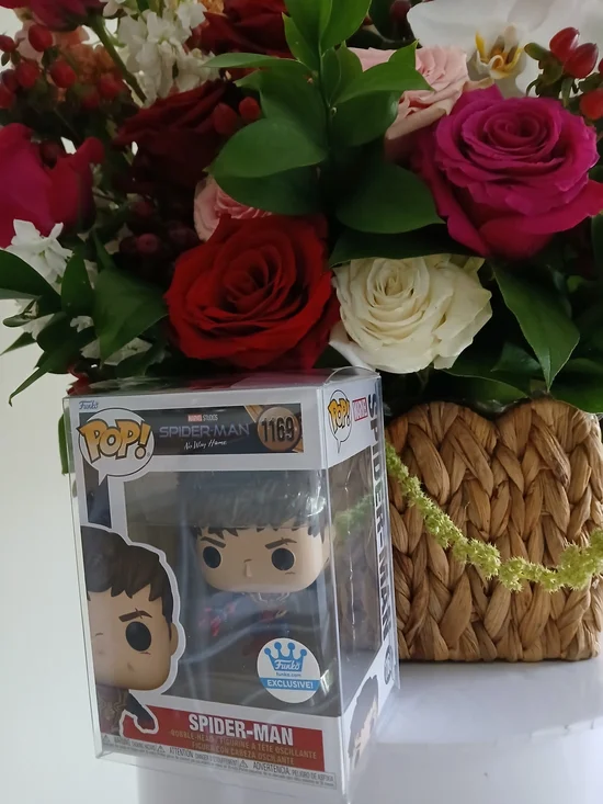 🔥NIB Funko Pop MARVEL Spider-Man NO WAY HOME #1169 & FREE PROTECTOR - Picture 2 of 12